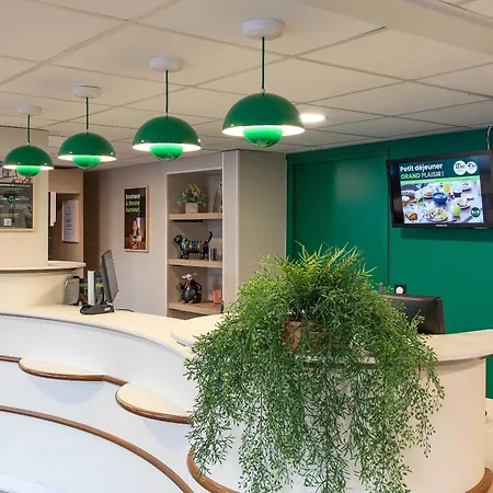 Centre Gare 3 Etoiles ルルド