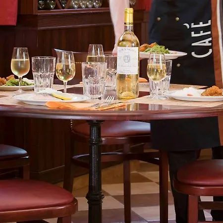 Centre Hotel 3*