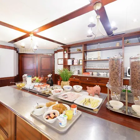 Centre מלון לורדה